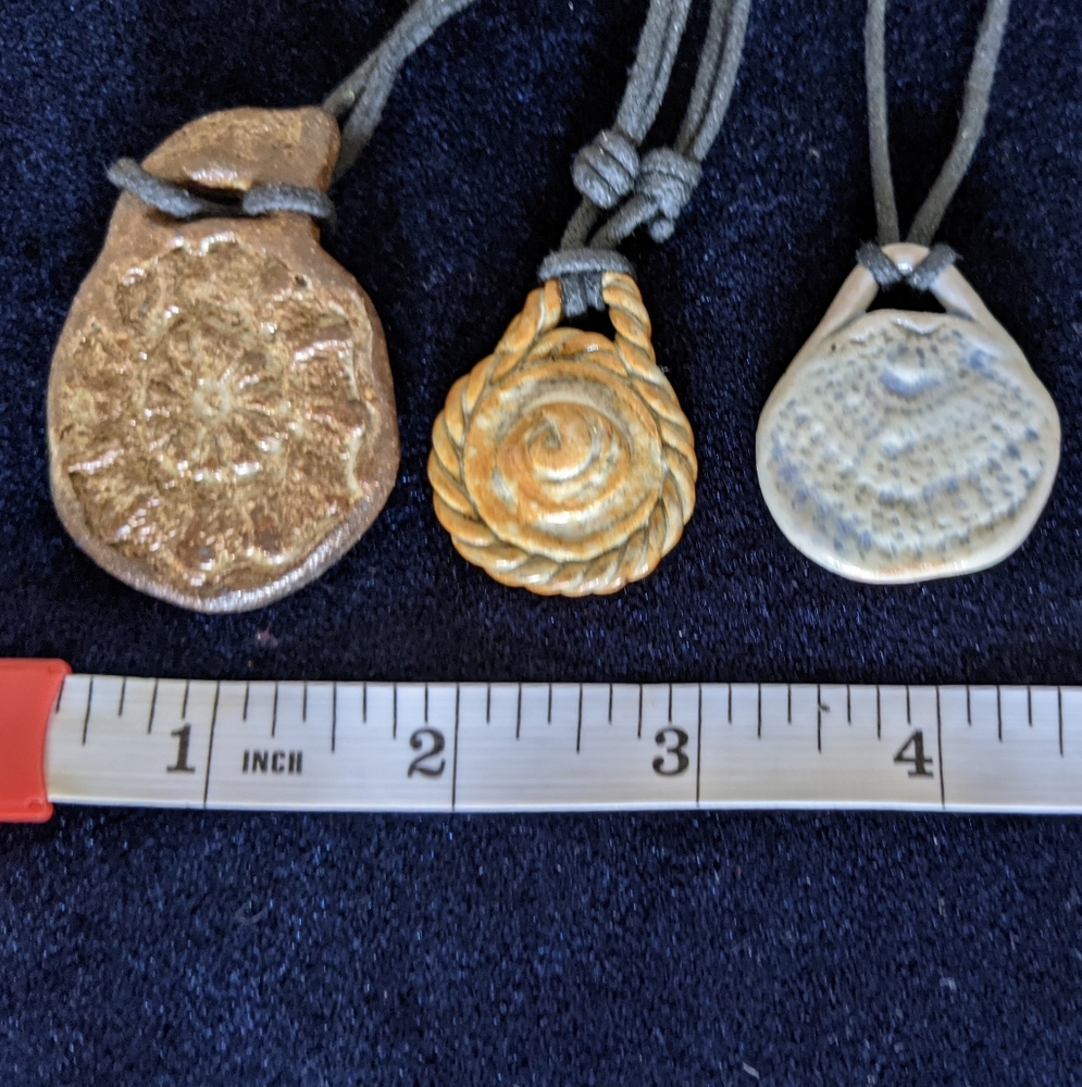 Assorted clay necklaces - Picture 2 of 3